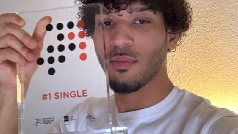 Offizielle Deutsche Charts: Rapper Jazeek holt sich die Doppel-Eins
